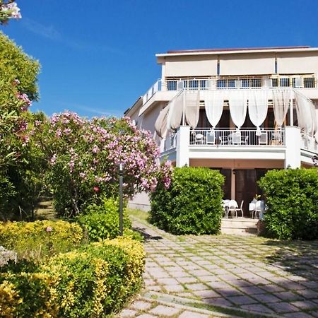 Hotel I Tre Leoni à Civitavecchia Extérieur photo