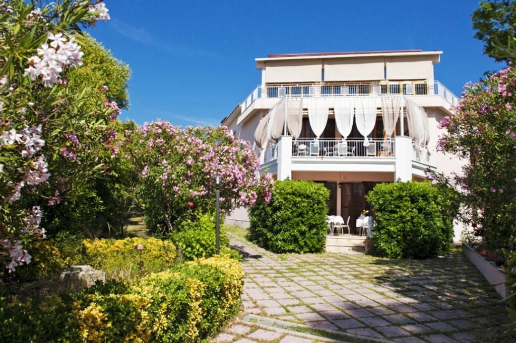 Hotel I Tre Leoni à Civitavecchia Extérieur photo